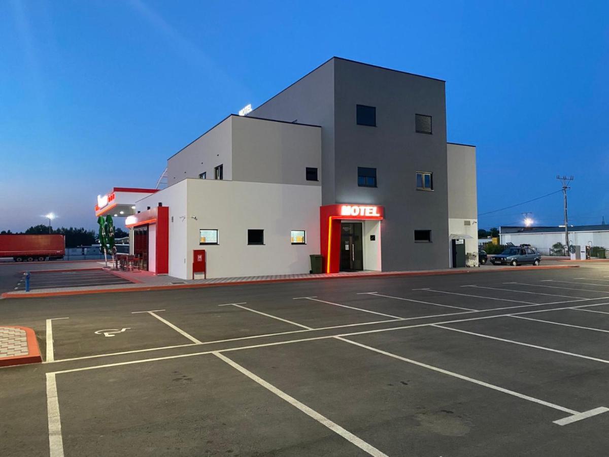 Belamionix Motel Bosanski Samac Екстер'єр фото